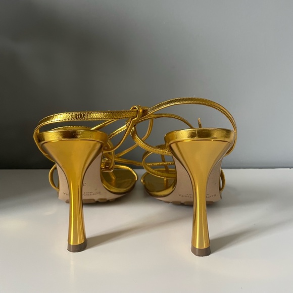 BOTTEGA VENETA GOLD LINE HEELS - Picture 8 of 13